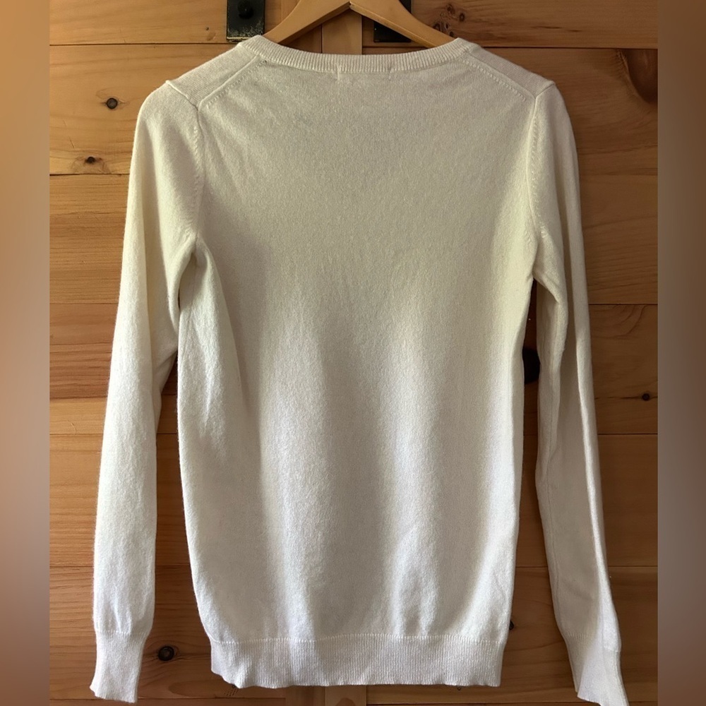 Uniqlo Cashmere Sweater - Picture 2 of 5